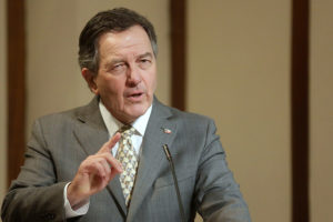 Ampuero respondió a la oposición por las críticas a la cumbre: 