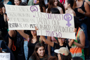 Embarazada se lanza de segundo piso luego ser amenazada con pistola por su conviviente