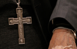 Papa dispensa del celibato a sacerdote de Chillán investigado por abusos