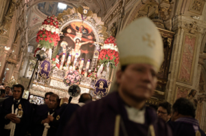 Más de 70 sacerdotes de Santiago suscriben carta contra abusos y la difunden en misa