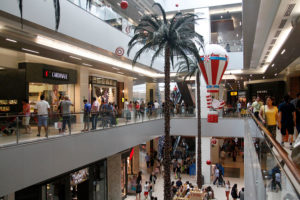 Conoce los horarios de malls y supermercados para estas Fiestas Patrias