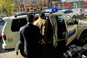 Detienen a hombre que falsificaba contratos de trabajo para extranjeros