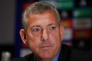 Rayaron el frontis de Mega: hinchas volvieron a pedir la salida de Carlos Heller de la U