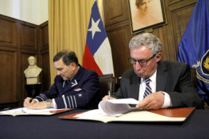 Universidad de Chile y FACH desarrollarán programa espacial nacional