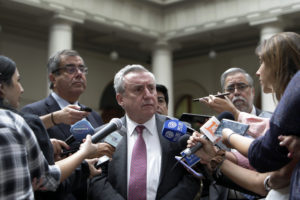 Rector Ennio Vivaldi por la gratuidad: 