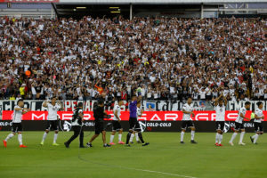 Hinchas se van contra Blanco y Negro por alto costo en las entradas para para partido contra la UC