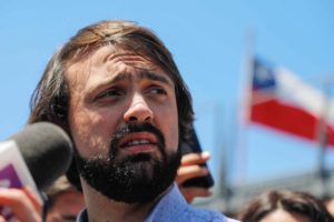 Desde la UDI apuntan a Sharp como responsable del paro de camioneros en Valparaíso