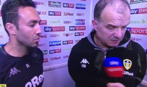 VIDEO | Una locura: la incómoda entrevista de Bielsa tras la derrota del Leeds que terminó con periodista retirándose
