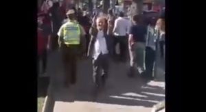 VIDEO | La insólita explicación del alcalde de Quilpué por sus gestos obscenos