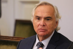 Ministro Chadwick pide rigor a los tribunales por portonazo a embarazada