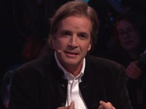 FOTO | Pablo Mackenna publica tarjeta de invitación de Bachelet con dress code: es la misma que la de Piñera