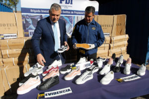 PDI incautó 7.683 pares de zapatillas falsas en el Barrio Meiggs