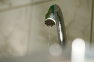 ¿Problemas para pagar la cuenta del agua? Conoce los programas que ya suman más de 330 mil beneficiados