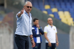 Alfredo Arias se cuadra con Johnny Herrera por el 'caso premios' en la Universidad de Chile