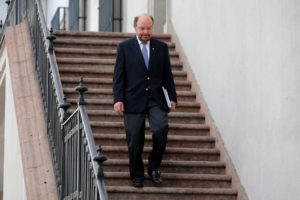 Ministro Moreno entrega catres clínicos a municipios de La Araucanía