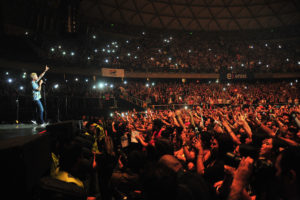 FNE aprueba fusión entre Fidelitas, controlador de Movistar Arena, y Bizarro