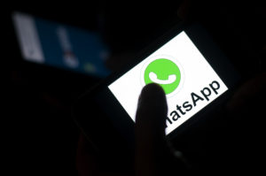 Contraloría: WhatsApp no es un medio oficial para entregar instrucciones laborales