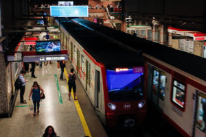 Informe de Metro de Santiago detectó aumento de suicidios en la red