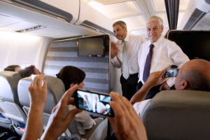 Piñera inicia su gira por Asia con autoridades y empresarios