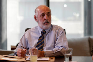 Abbott reitera críticas al control preventivo e insiste en focalizar recursos