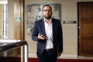 Diputado Vidal respondió llamado de Camila Flores para realizarse test de drogas... pero con condición que involucra a Kast