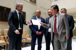 Gobierno logra retrasar votación de reforma tributaria para el 10 de abril