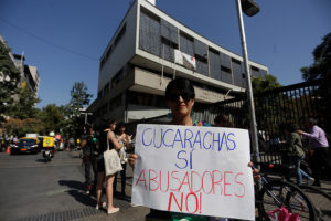 Coordinadora feminista 8M protestó en el Instituto Nacional pidiendo educación no sexista