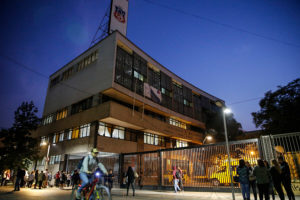 Estudiantes realizan toma simbólica del Instituto Nacional en protesta contra 