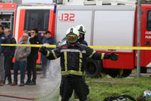 Transeúnte quedó con heridas de gravedad tras caída de avión en Puerto Montt