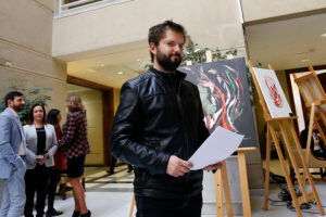 Boric respondió a joven UDI que criticó protesta de estudiantes por sobrecarga asegurando que él se 