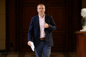 Llegó el día en que Felipe Kast le paró los carros a su tío José Antonio