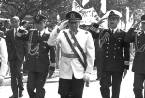 La desconocida red de propiedades que Pinochet compró para el Ejército en el extranjero