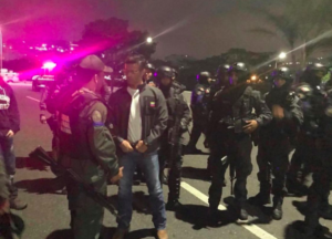 Leopoldo López es liberado por fuerzas militares antichavistas