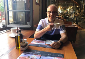 Alberto Plaza se gana todo tipo de comentarios al buscar 