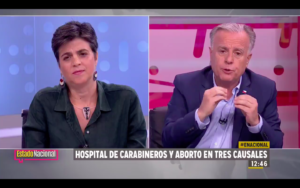 “Saliendo de acá me ocupo…”: ministro Santelices respondió como pudo pregunta sobre negación de aborto en Hospital de Carabineros