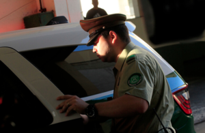 VIDEO | Impactante registro de carabinero rescatando a mujer que intenta suicidarse