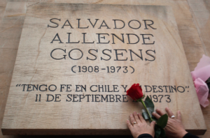 Roban objetos personales de Allende y pinturas desde el Museo de la Solidaridad