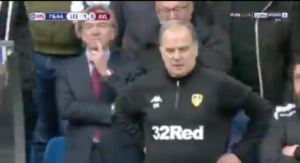 VIDEO | La clase del Loco: Bielsa ordena que su equipo se deje empatar luego de anotar un gol polémico