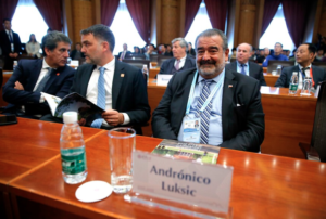 Luksic asegura que la clase media ahora tiene la posibilidad de “tener un segundo auto y una casa en la playa”