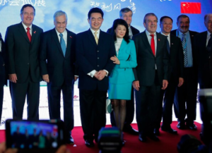 Piñera y Luksic son prototipos del sistema