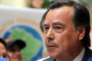 Diputado UDI por parlamentario del FA que reconoció consumo de cannabis: 