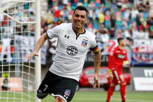 Esteban Paredes es el 2° jugador más veterano del mundo en ser goleador de una liga