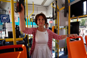 Ministra Hutt destaca desempeño del transporte público en medición de eficiencia