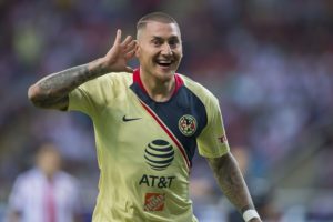 Nicolás Castillo ahora se burló del VAR y protagonizó round con periodista