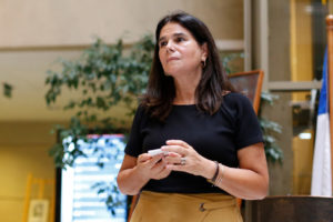 Diputada Ossandón busca prohibir acceso de menores al alcohol en supermercados