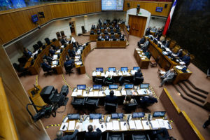 Senado elimina privilegio de religiosos de no testificar en tribunales