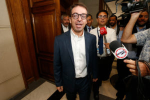 Bancada DC acudió a la FNE por eventual colusión de isapres