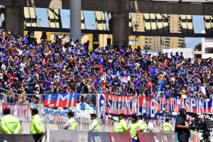 Hinchas de la U denunciaron que no había agua potable en estadio de Antofagasta