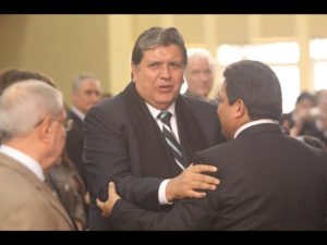 Ex presidente Alan García se encuentra internado tras dispararse en medio de su detención