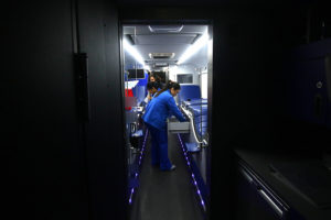 Con bus de alta tecnología buscan mejorar baja donación de sangre en la capital